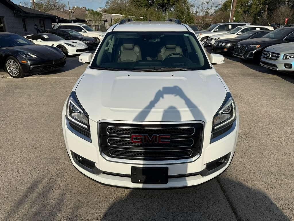 GMC Acadia Limited Vehicle Full-screen Gallery Image 03