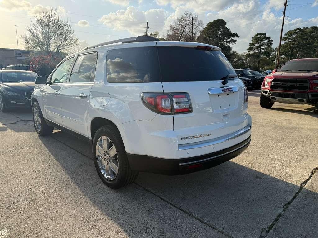 GMC Acadia Limited Vehicle Full-screen Gallery Image 08