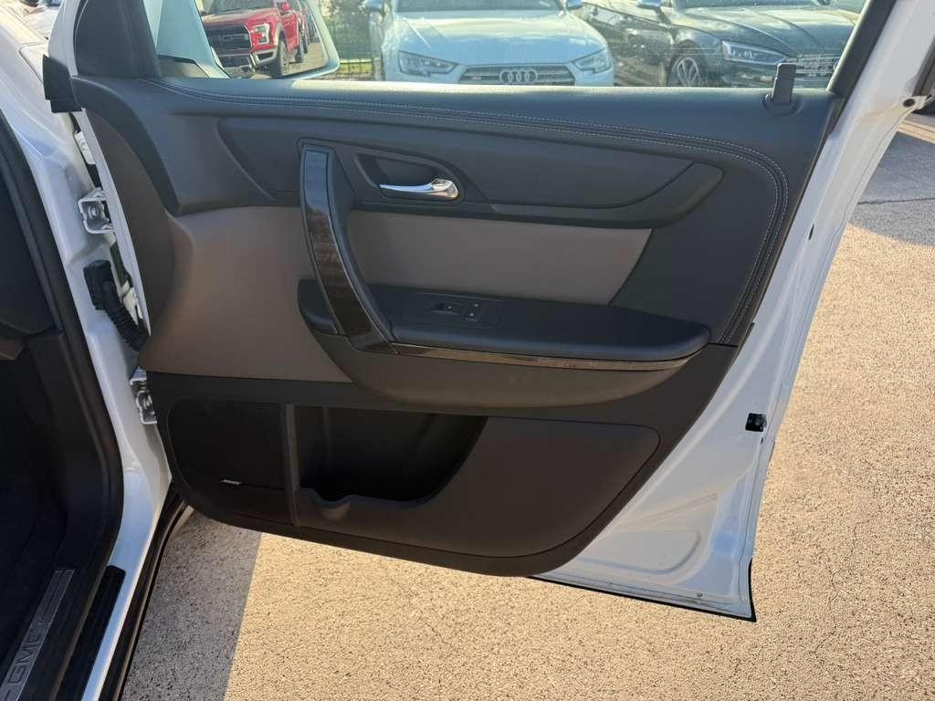 GMC Acadia Limited Vehicle Full-screen Gallery Image 15