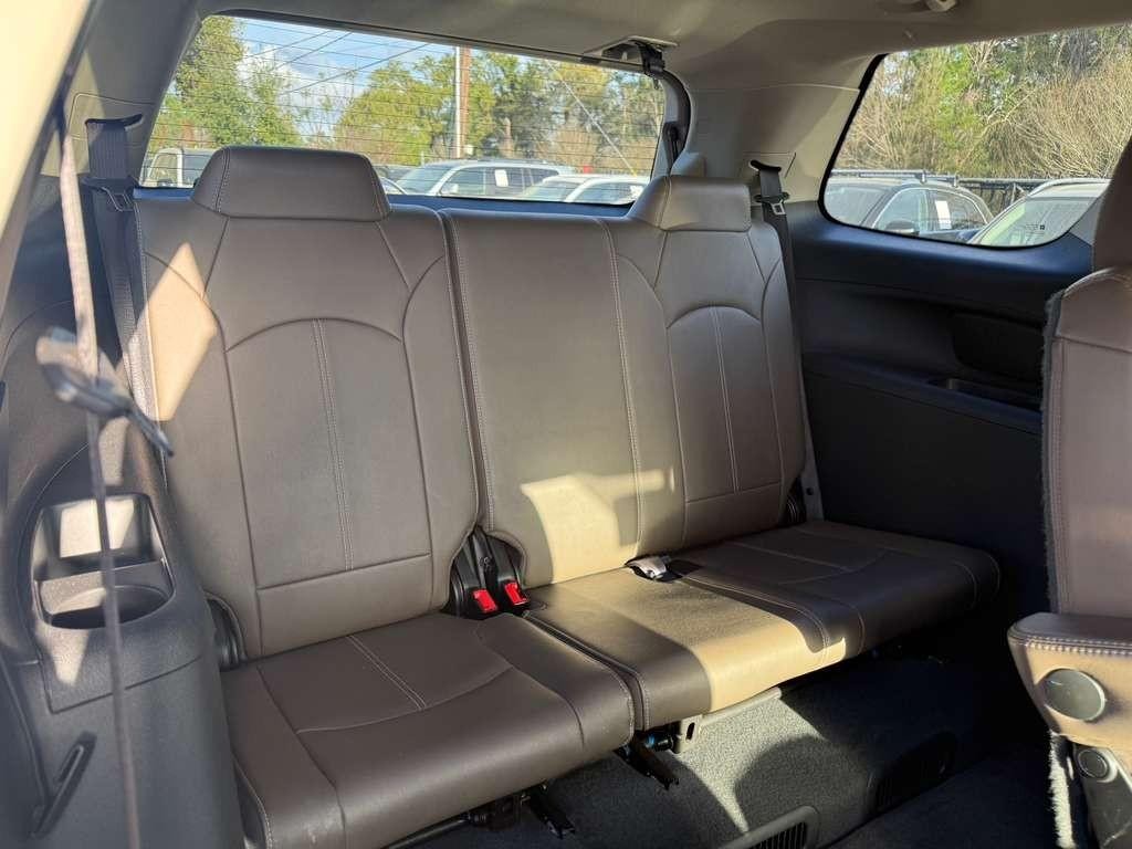 GMC Acadia Limited Vehicle Full-screen Gallery Image 17