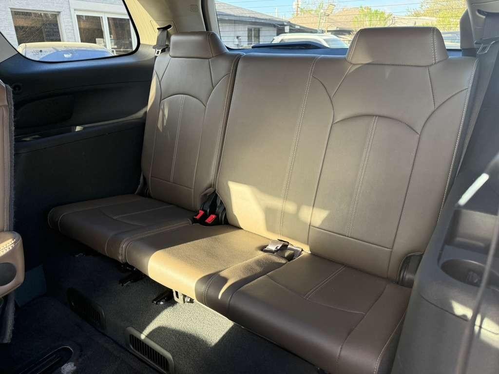 GMC Acadia Limited Vehicle Full-screen Gallery Image 20