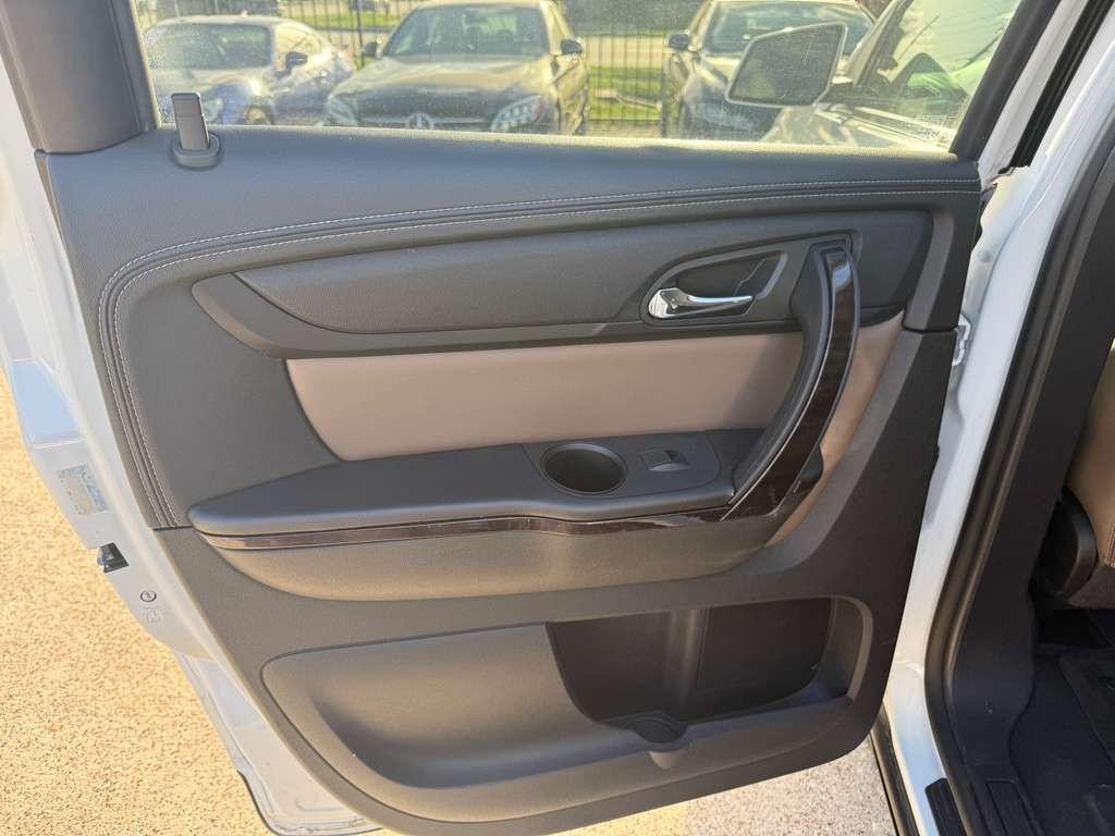 GMC Acadia Limited Vehicle Full-screen Gallery Image 21