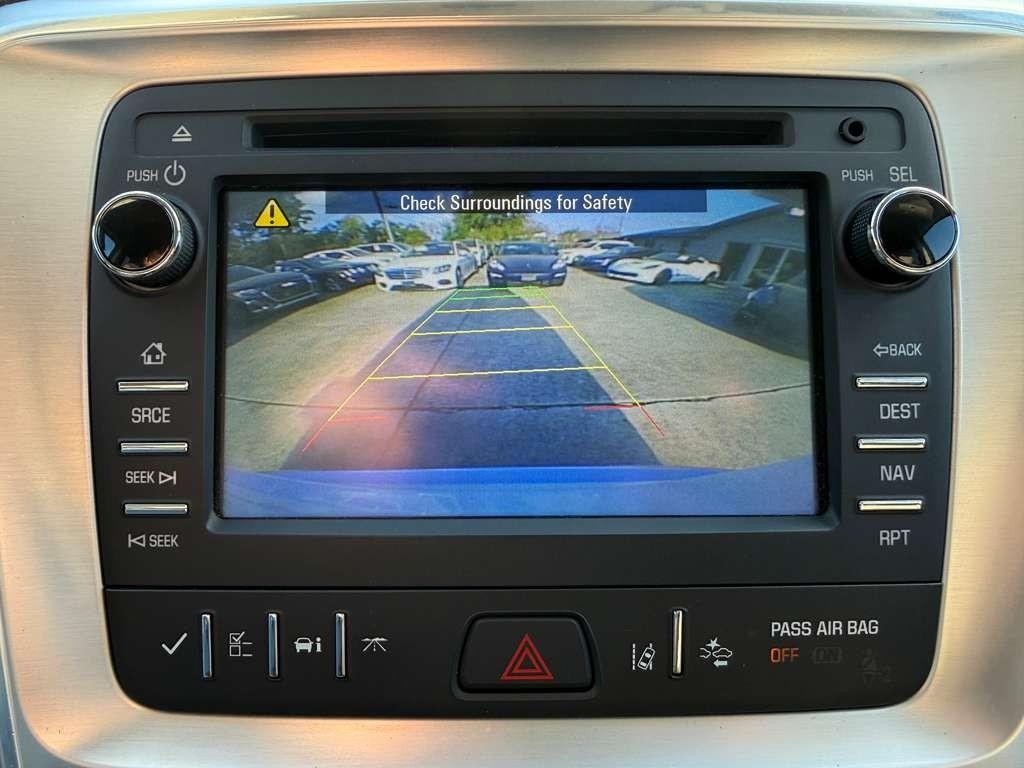 GMC Acadia Limited Vehicle Full-screen Gallery Image 26