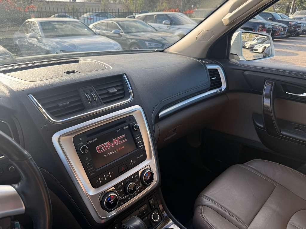 GMC Acadia Limited Vehicle Full-screen Gallery Image 28