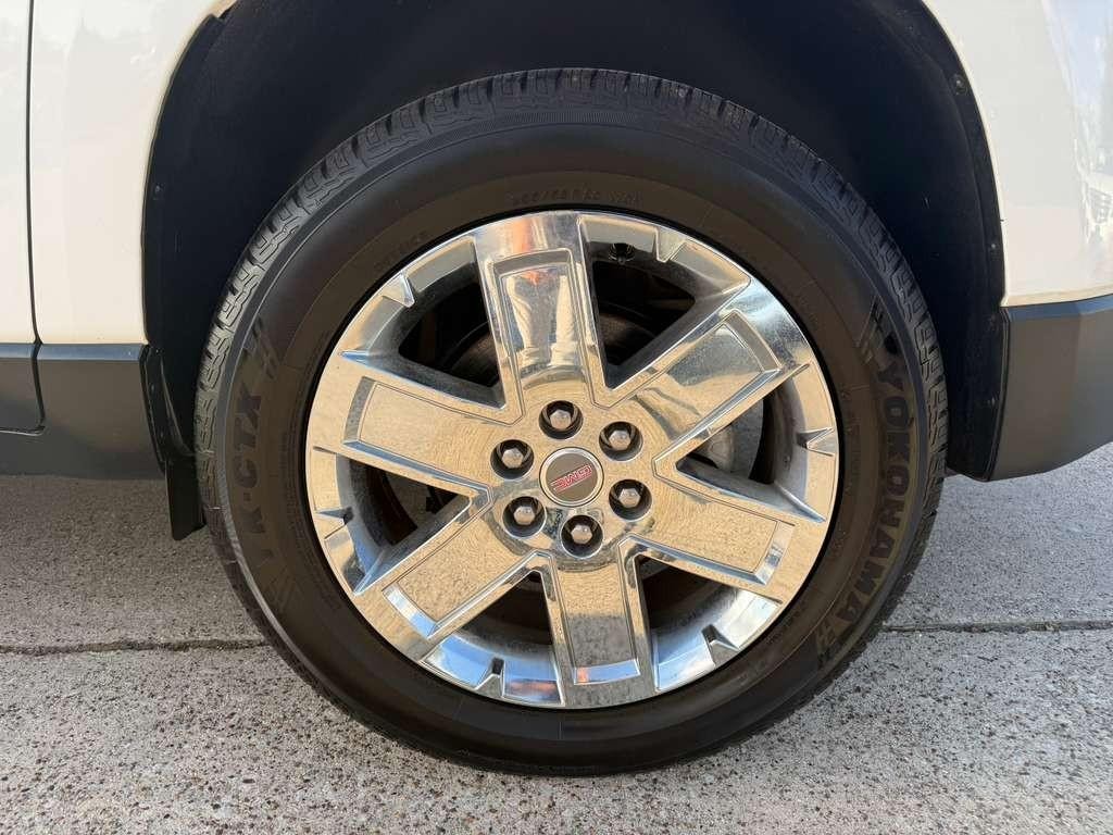 GMC Acadia Limited Vehicle Full-screen Gallery Image 29