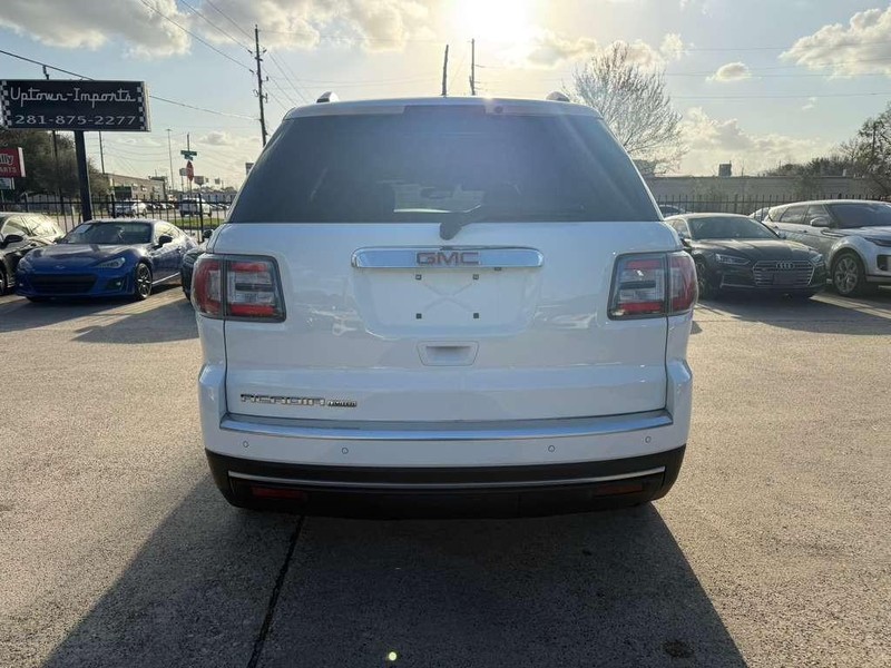 GMC Acadia Limited Vehicle Full-screen Gallery Image 07