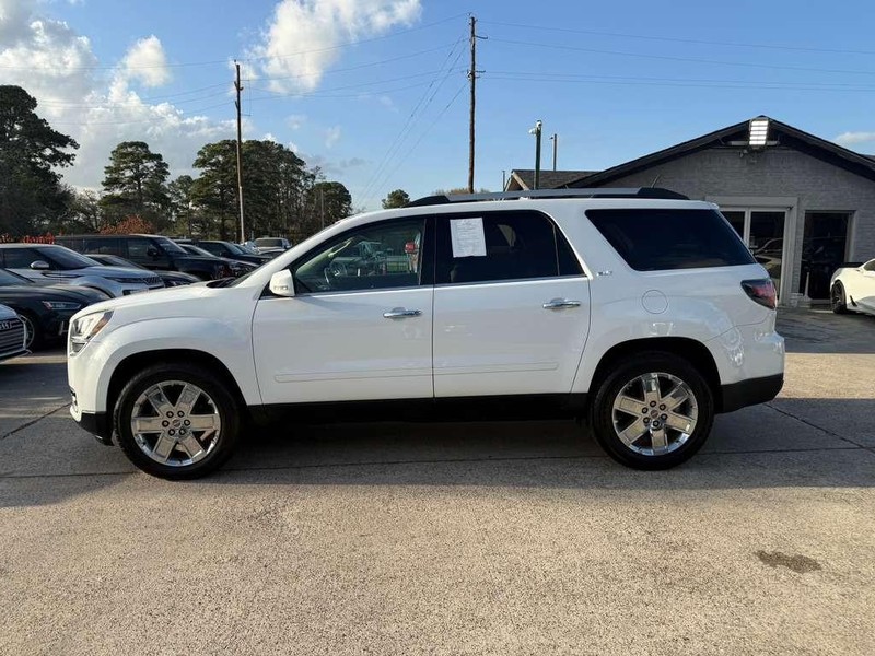 GMC Acadia Limited Vehicle Full-screen Gallery Image 09