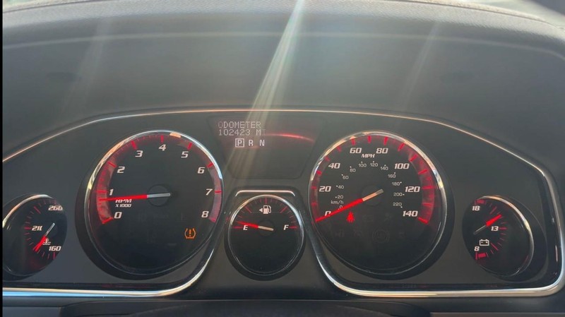 GMC Acadia Limited Vehicle Full-screen Gallery Image 23