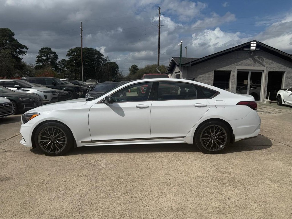 Genesis G80 Vehicle Full-screen Gallery Image 09