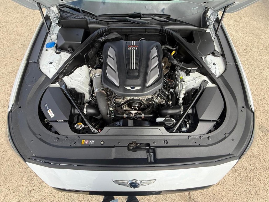 Genesis G80 Vehicle Full-screen Gallery Image 29