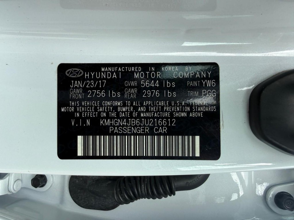 Genesis G80 Vehicle Full-screen Gallery Image 30