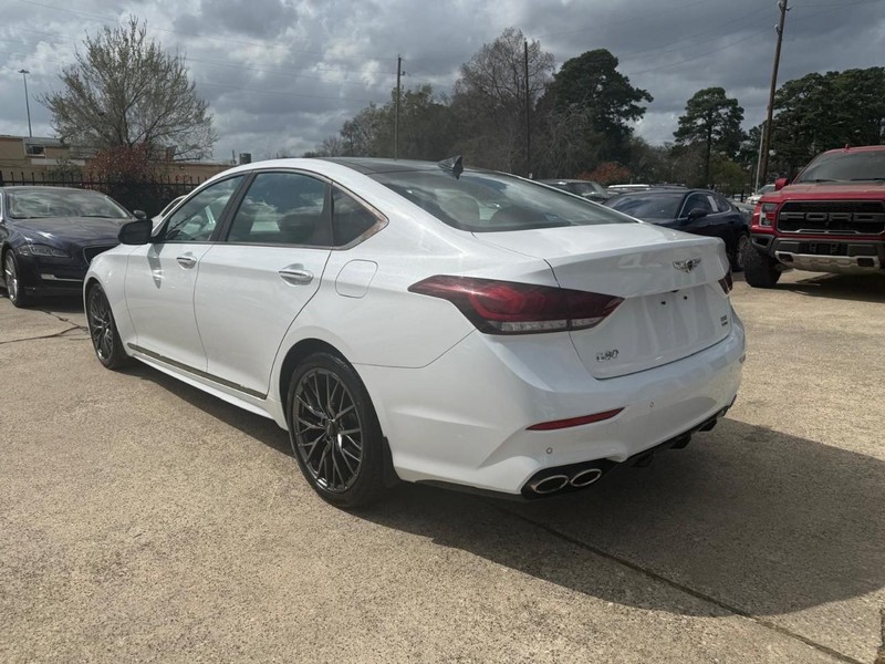 Genesis G80 Vehicle Full-screen Gallery Image 08