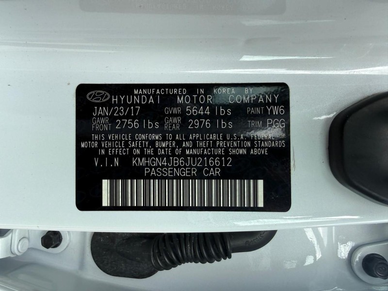 Genesis G80 Vehicle Full-screen Gallery Image 30