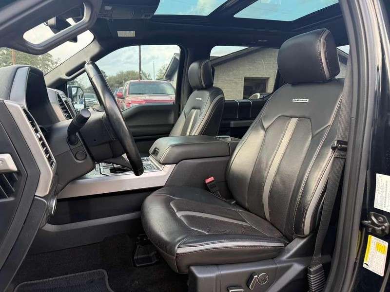 Ford F-150 Vehicle Full-screen Gallery Image 11