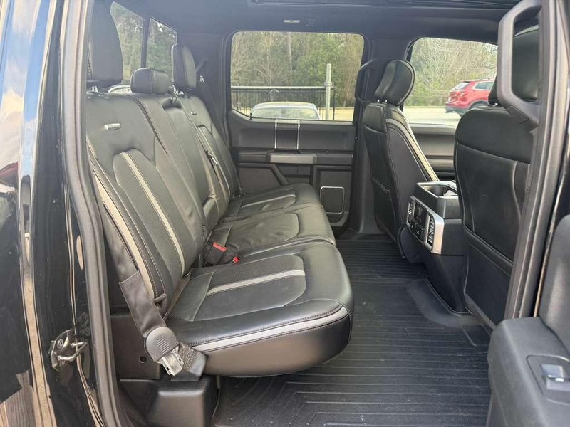 Ford F-150 Vehicle Full-screen Gallery Image 16