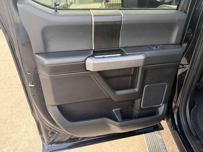 Ford F-150 Vehicle Full-screen Gallery Image 19