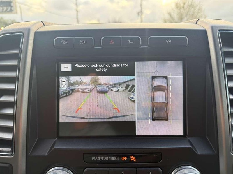 Ford F-150 Vehicle Full-screen Gallery Image 26