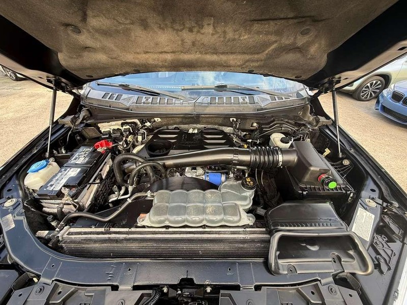 Ford F-150 Vehicle Full-screen Gallery Image 29