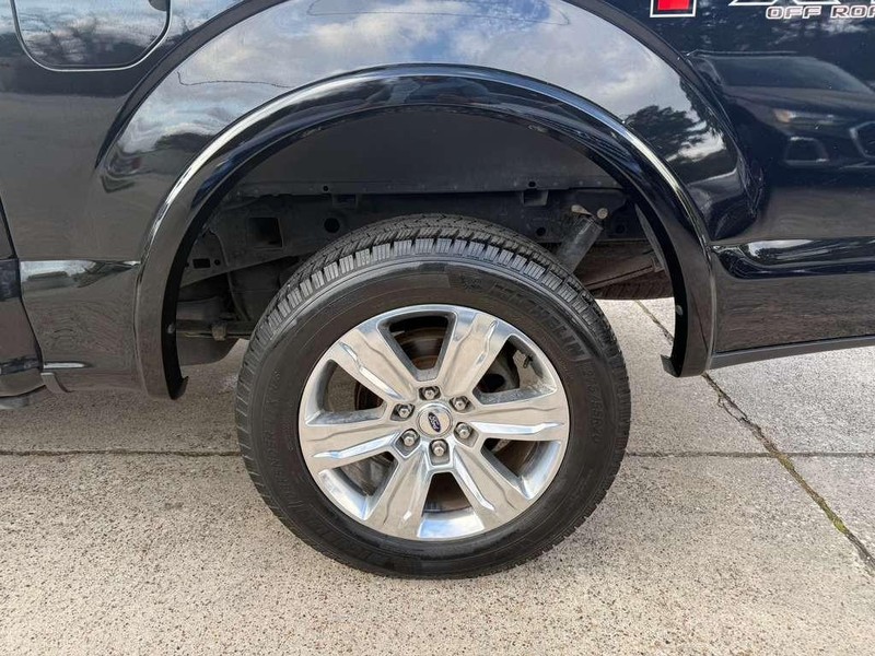 Ford F-150 Vehicle Full-screen Gallery Image 30