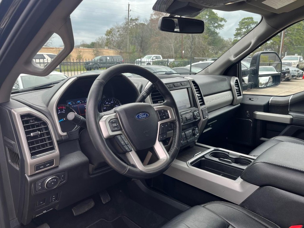 Ford Super Duty F-250 SRW Vehicle Full-screen Gallery Image 10