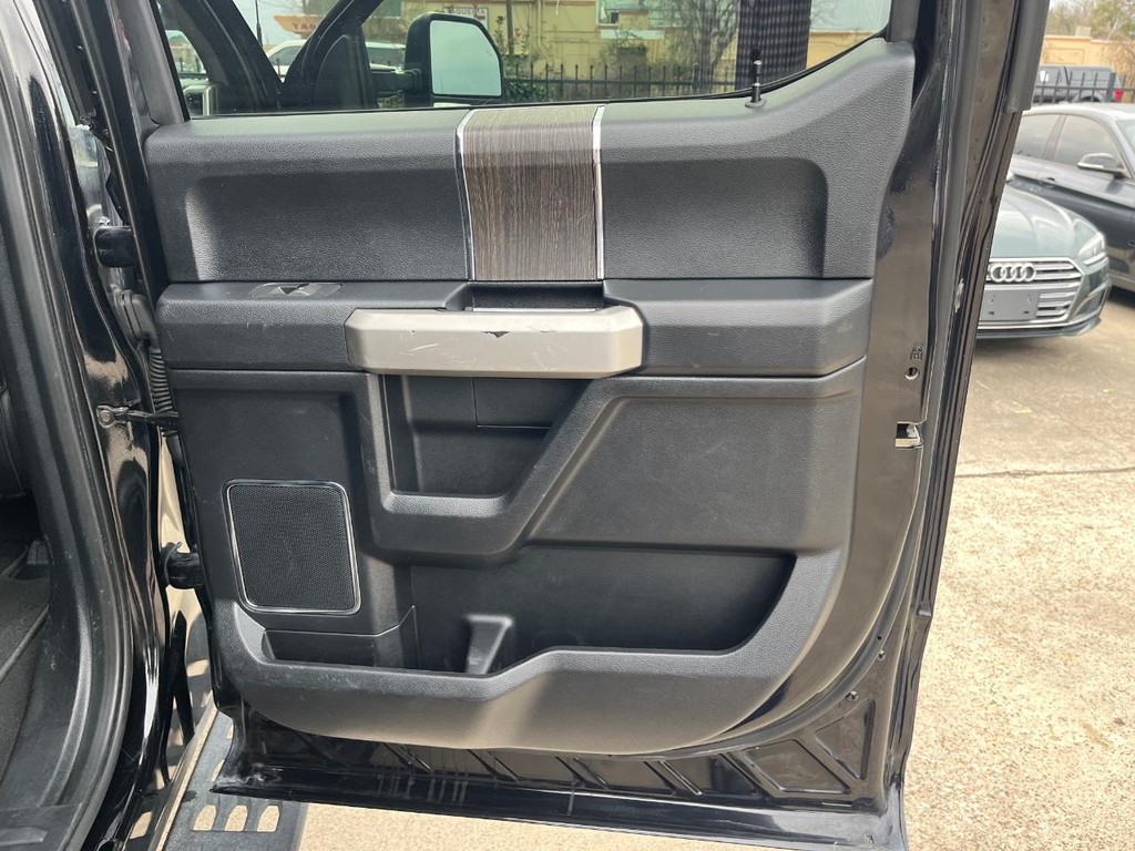 Ford Super Duty F-250 SRW Vehicle Full-screen Gallery Image 17