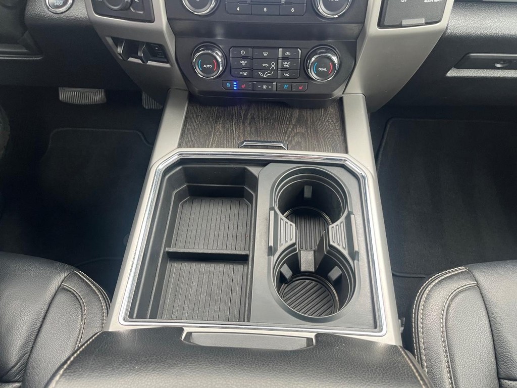 Ford Super Duty F-250 SRW Vehicle Full-screen Gallery Image 23