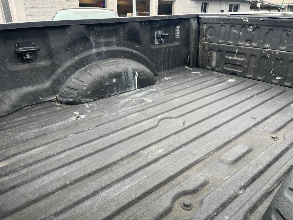 Ford Super Duty F-250 SRW Vehicle Full-screen Gallery Image 25