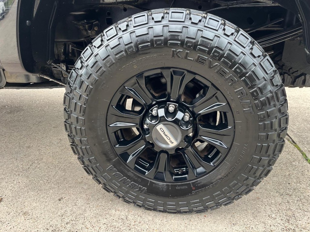 Ford Super Duty F-250 SRW Vehicle Full-screen Gallery Image 26