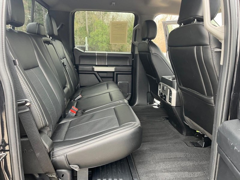 Ford Super Duty F-250 SRW Vehicle Full-screen Gallery Image 16