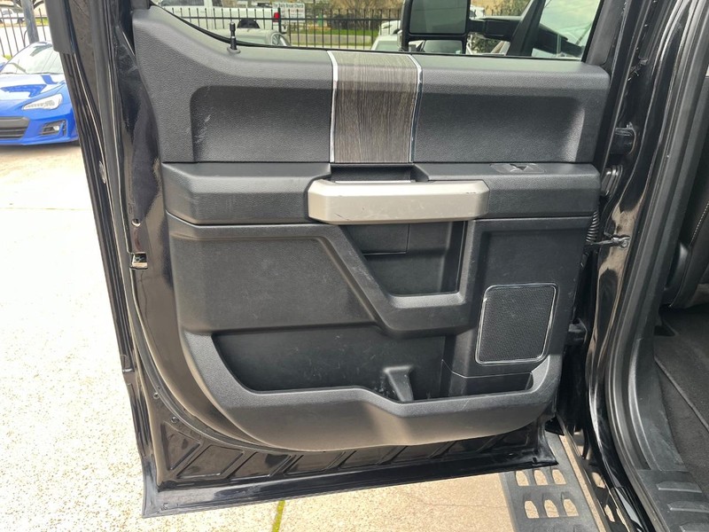 Ford Super Duty F-250 SRW Vehicle Full-screen Gallery Image 19