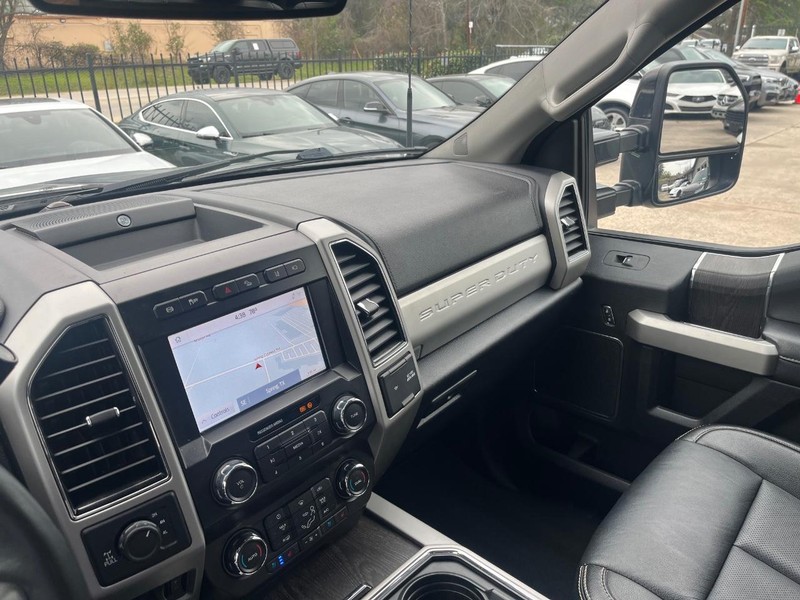 Ford Super Duty F-250 SRW Vehicle Full-screen Gallery Image 24