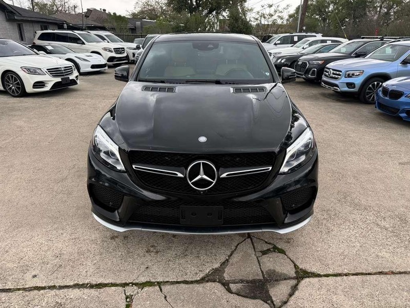 Mercedes-Benz GLE 450 Vehicle Full-screen Gallery Image 02