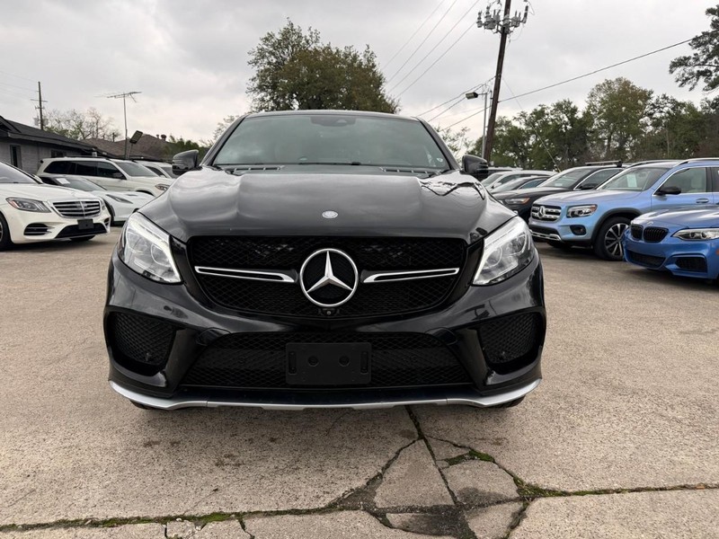 Mercedes-Benz GLE 450 Vehicle Full-screen Gallery Image 03