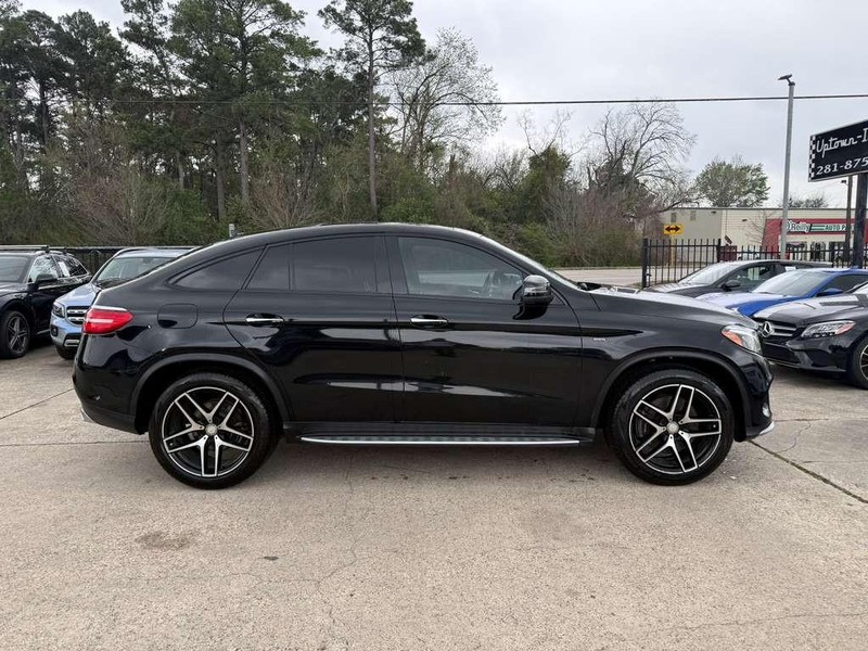 Mercedes-Benz GLE 450 Vehicle Full-screen Gallery Image 05