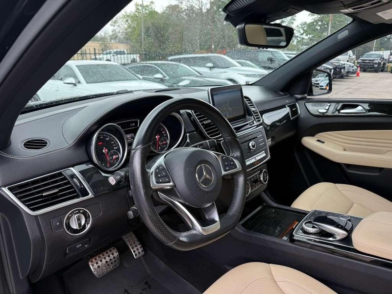 Mercedes-Benz GLE 450 Vehicle Full-screen Gallery Image 10