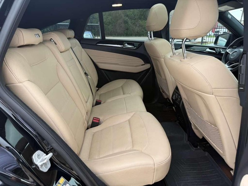 Mercedes-Benz GLE 450 Vehicle Full-screen Gallery Image 16