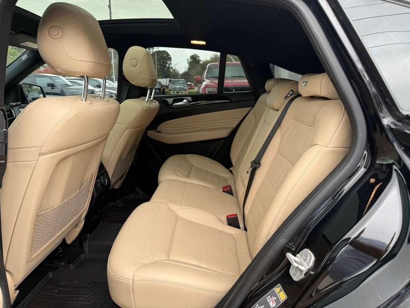 Mercedes-Benz GLE 450 Vehicle Full-screen Gallery Image 18