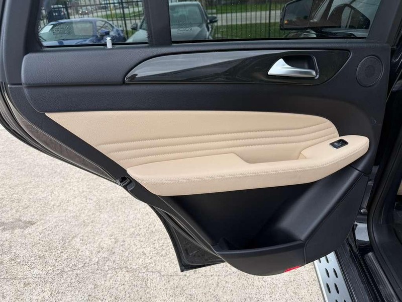 Mercedes-Benz GLE 450 Vehicle Full-screen Gallery Image 19