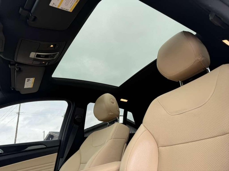 Mercedes-Benz GLE 450 Vehicle Full-screen Gallery Image 20