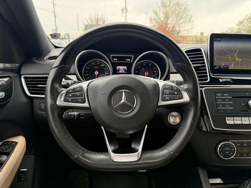 Mercedes-Benz GLE 450 Vehicle Full-screen Gallery Image 21