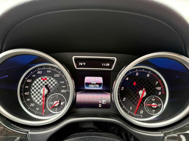 Mercedes-Benz GLE 450 Vehicle Full-screen Gallery Image 22