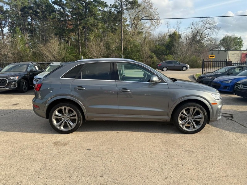 Audi Q3 Vehicle Full-screen Gallery Image 05