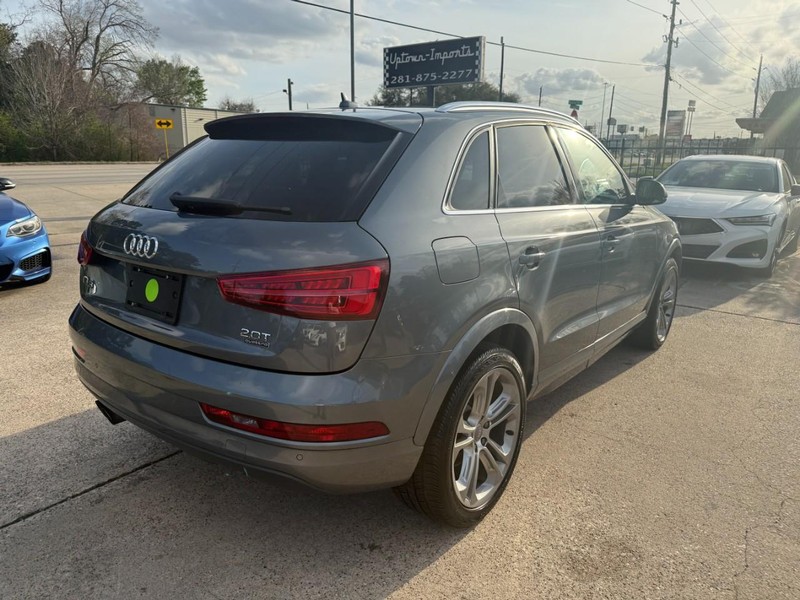 Audi Q3 Vehicle Full-screen Gallery Image 06