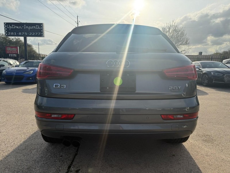 Audi Q3 Vehicle Full-screen Gallery Image 07