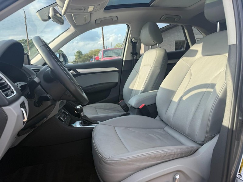 Audi Q3 Vehicle Full-screen Gallery Image 11