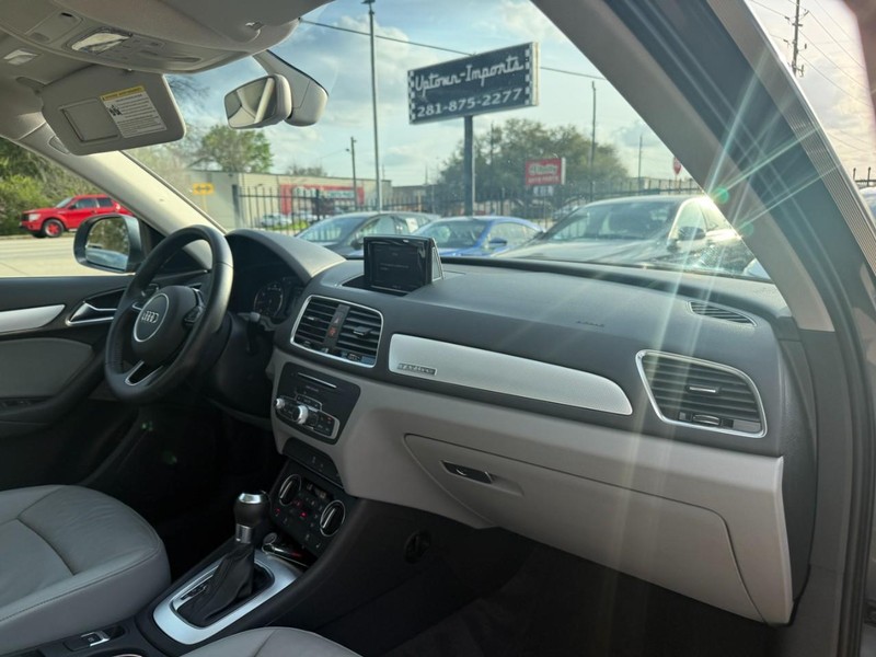 Audi Q3 Vehicle Full-screen Gallery Image 13