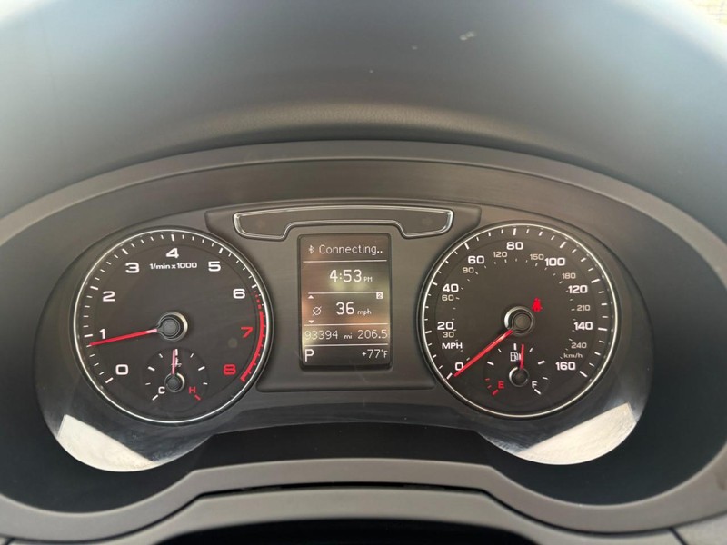 Audi Q3 Vehicle Full-screen Gallery Image 21