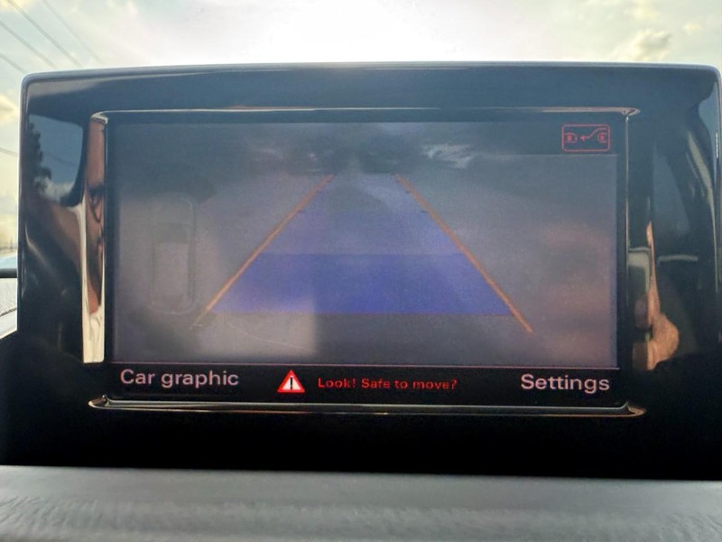 Audi Q3 Vehicle Full-screen Gallery Image 23