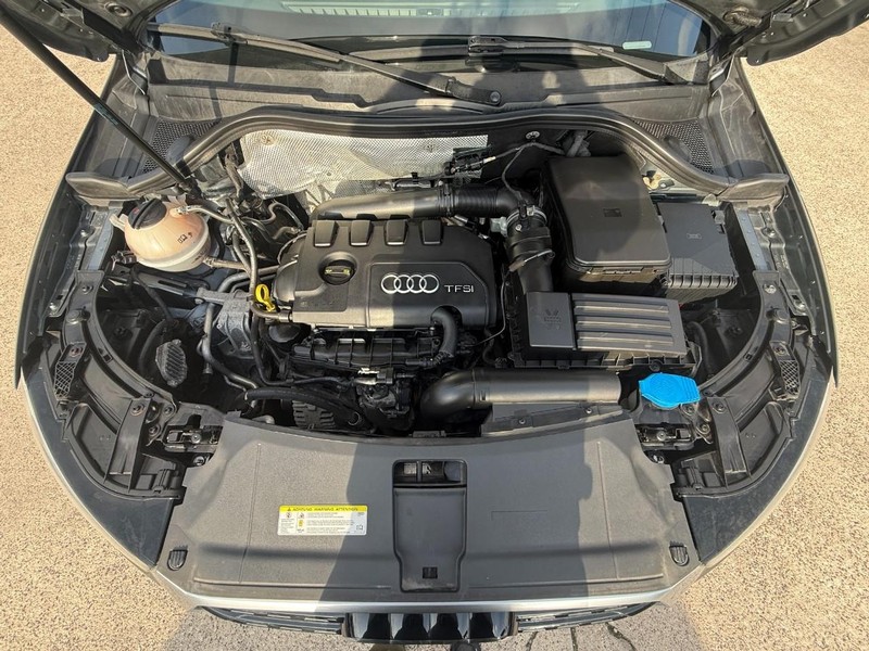 Audi Q3 Vehicle Full-screen Gallery Image 26