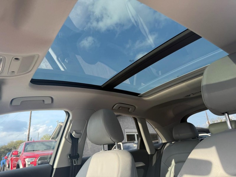 Audi Q3 Vehicle Full-screen Gallery Image 27